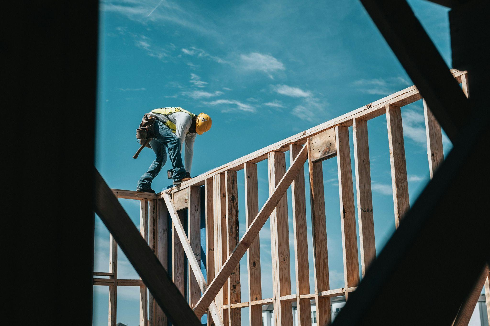 construction risk management, manage construction project risks, construction risk mitigation strategies, construction project safety, construction risk assessment, construction project risk planning, construction site risk control, construction risk analysis, construction project success tips, construction risk tools